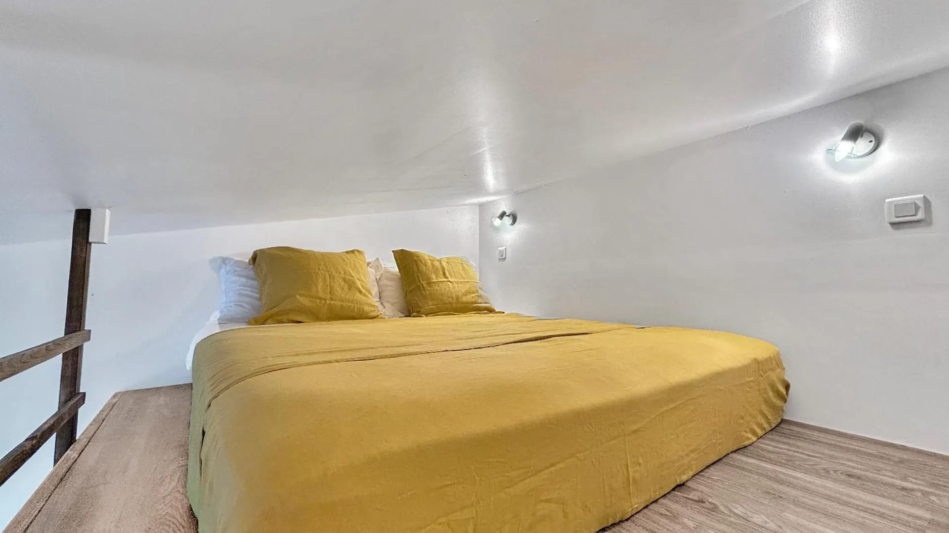 Villa King Bed Air Conditioned Cozy Room 3 Vai'are